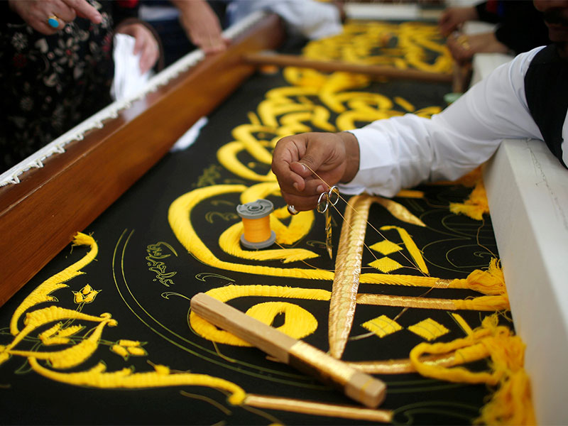 ثمنها 6 مليون دولار... ماذا يحدث لـ "كسوة الكعبة" بعد استبدالها؟